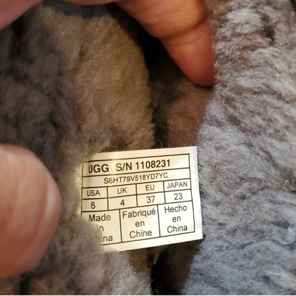 BRAND NEW W/O BOX SIZE 6 UGGS - Picture 3 of 6